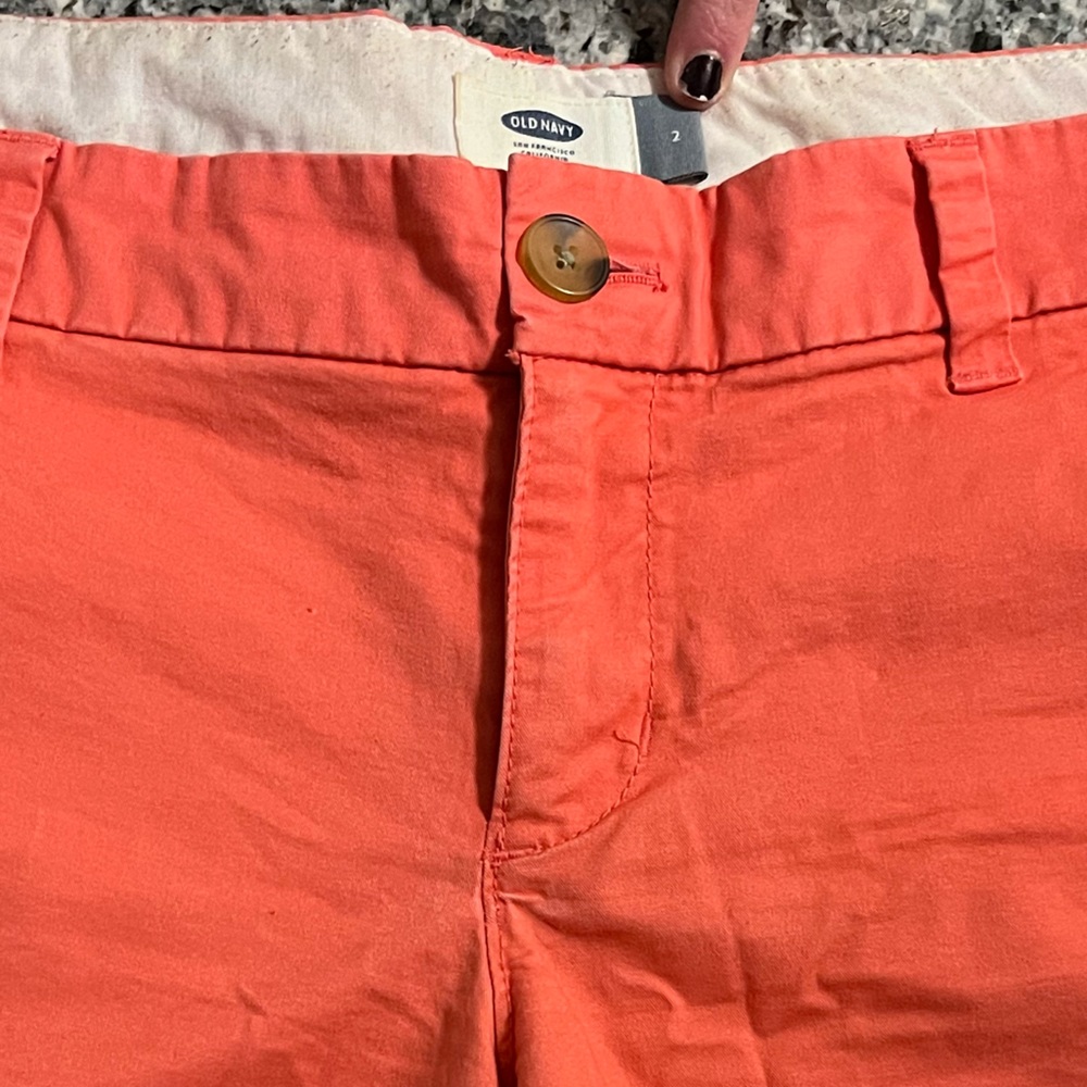 Casual coral summer shorts with pockets - Picture 3 of 3